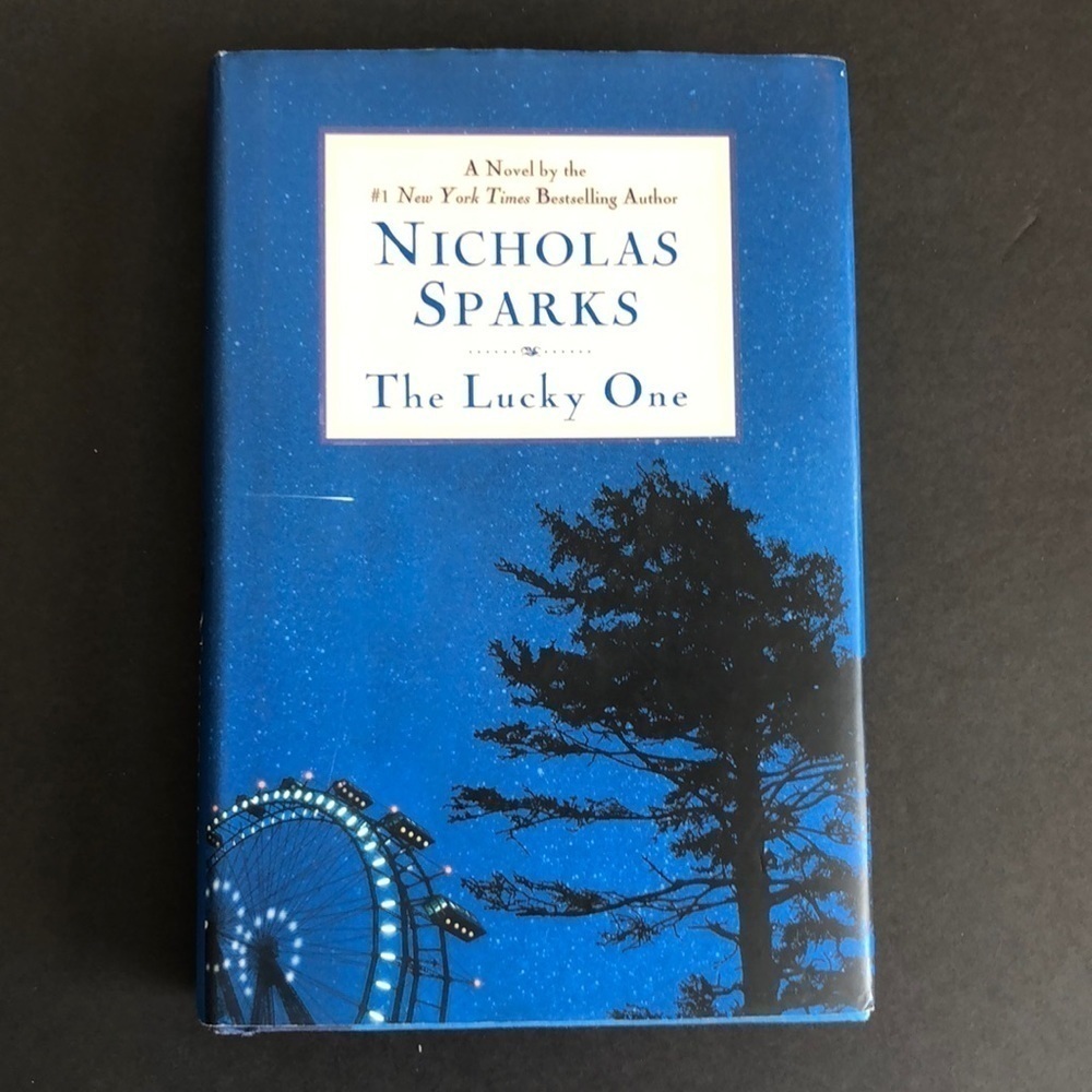 𝅺the Lucky One by Nicholas Sparks Book